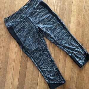 Eddie Bauer Capri Leggings Grey/Black Size Small